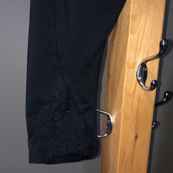 Under Armour workout capris - Picture 4 of 9